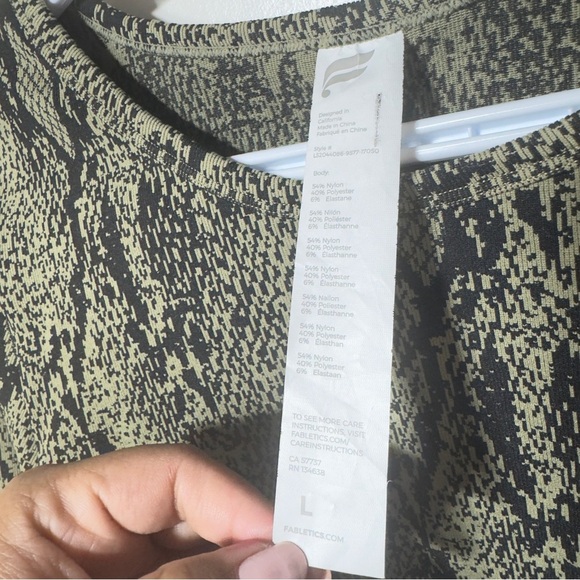 Fabletics Kamila Seamless Long-Sleeve Top Green Reptilia Women Size L - Picture 6 of 7